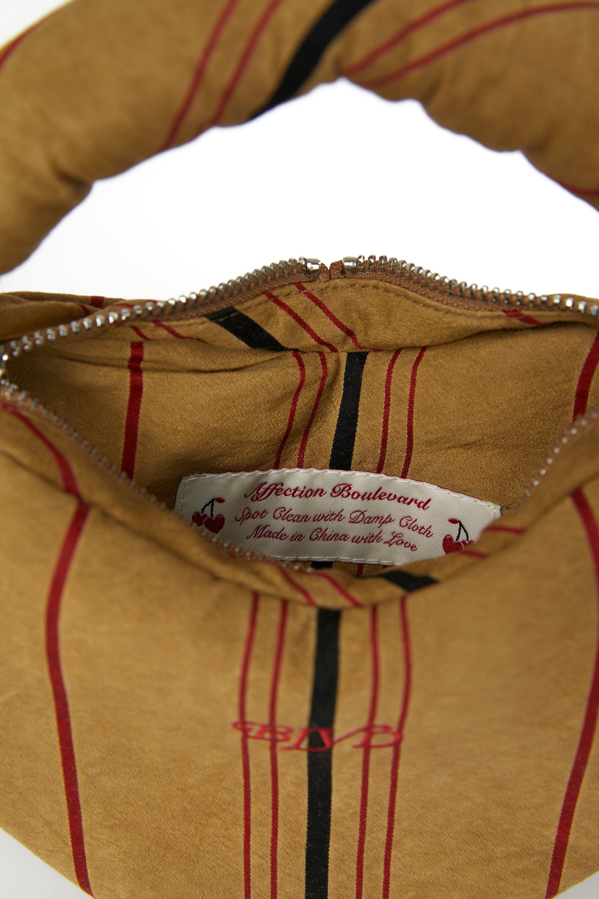 Marshmallow Heart Clutch in Woody