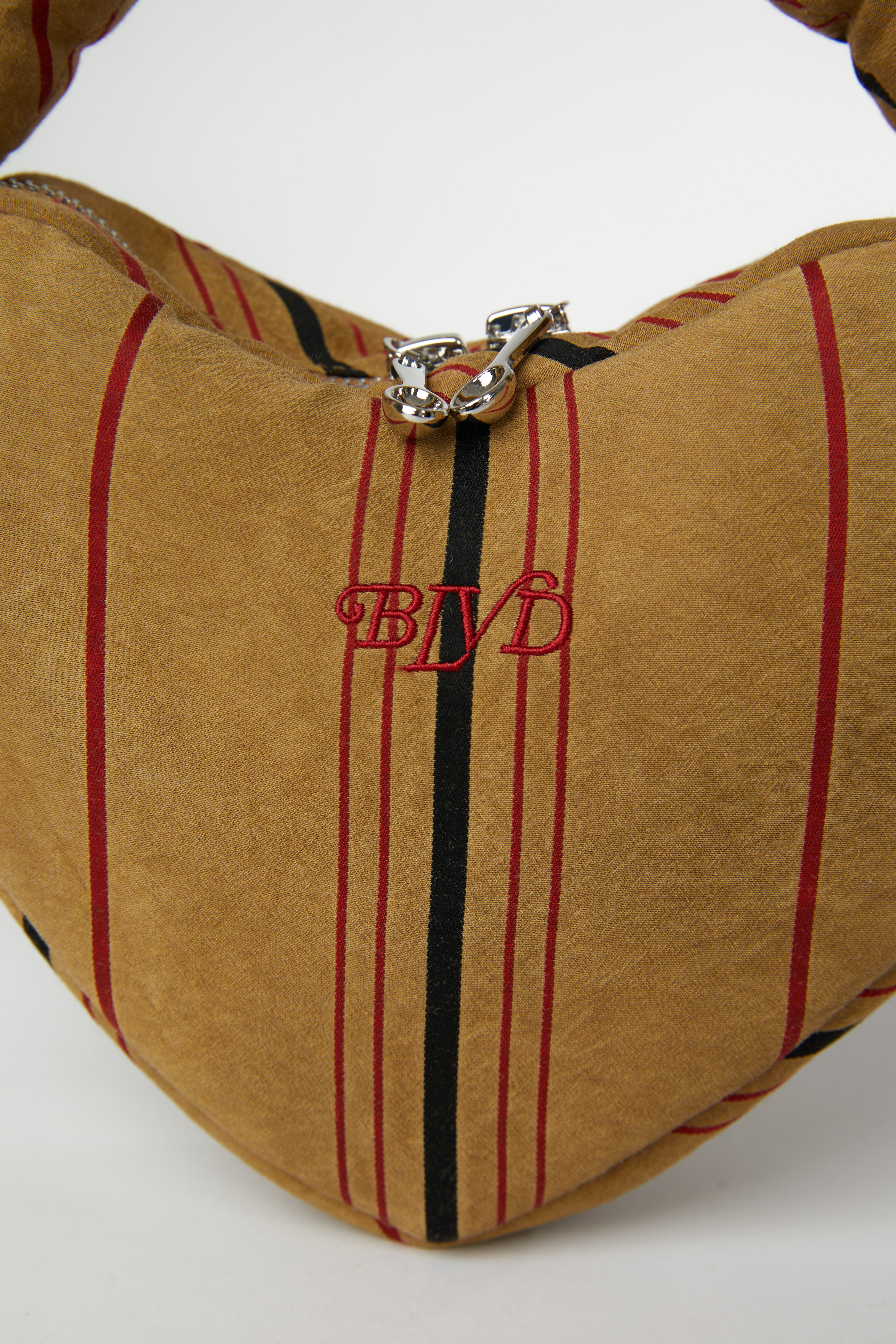 Marshmallow Heart Clutch in Woody