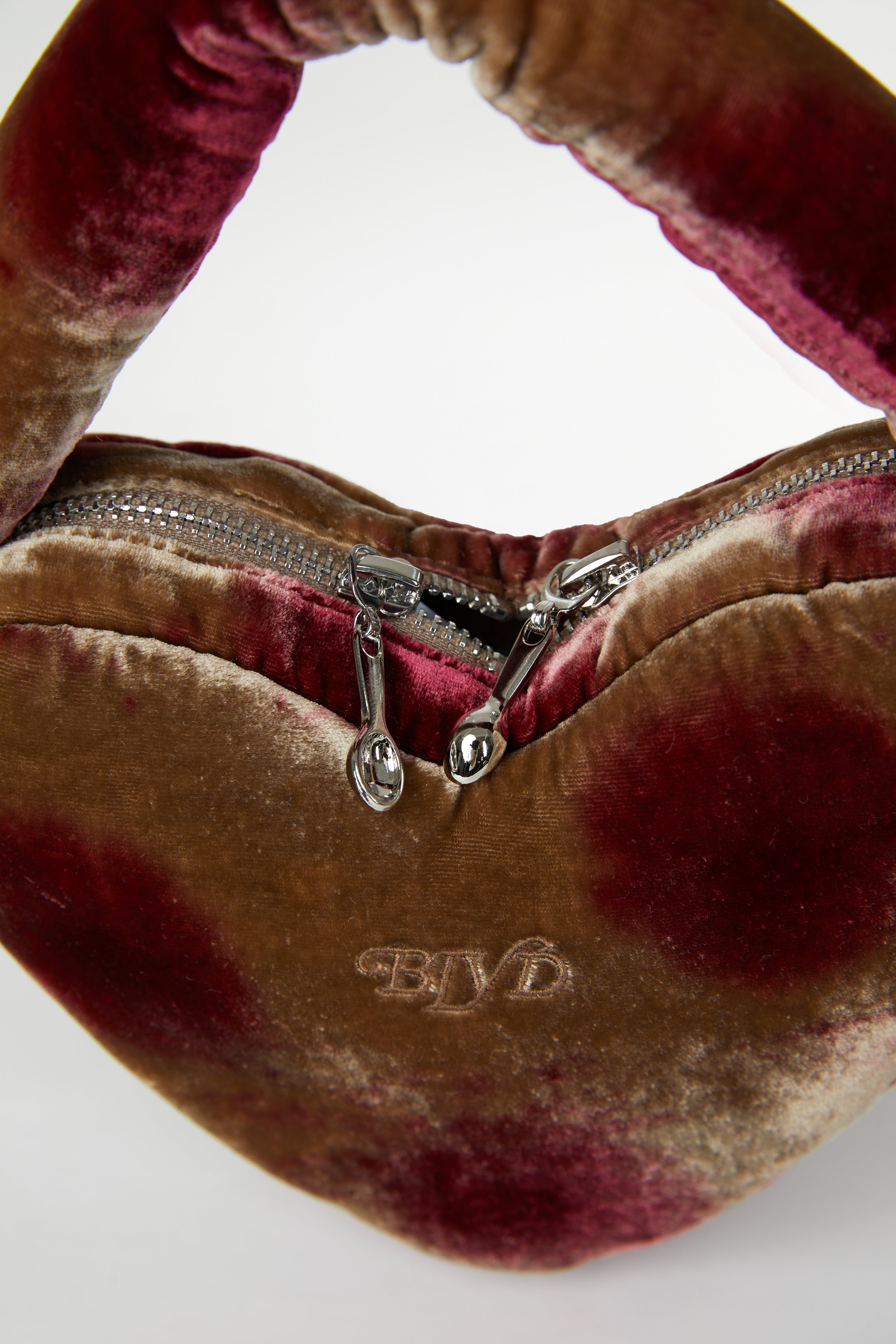 Marshmallow Heart Clutch in Susu