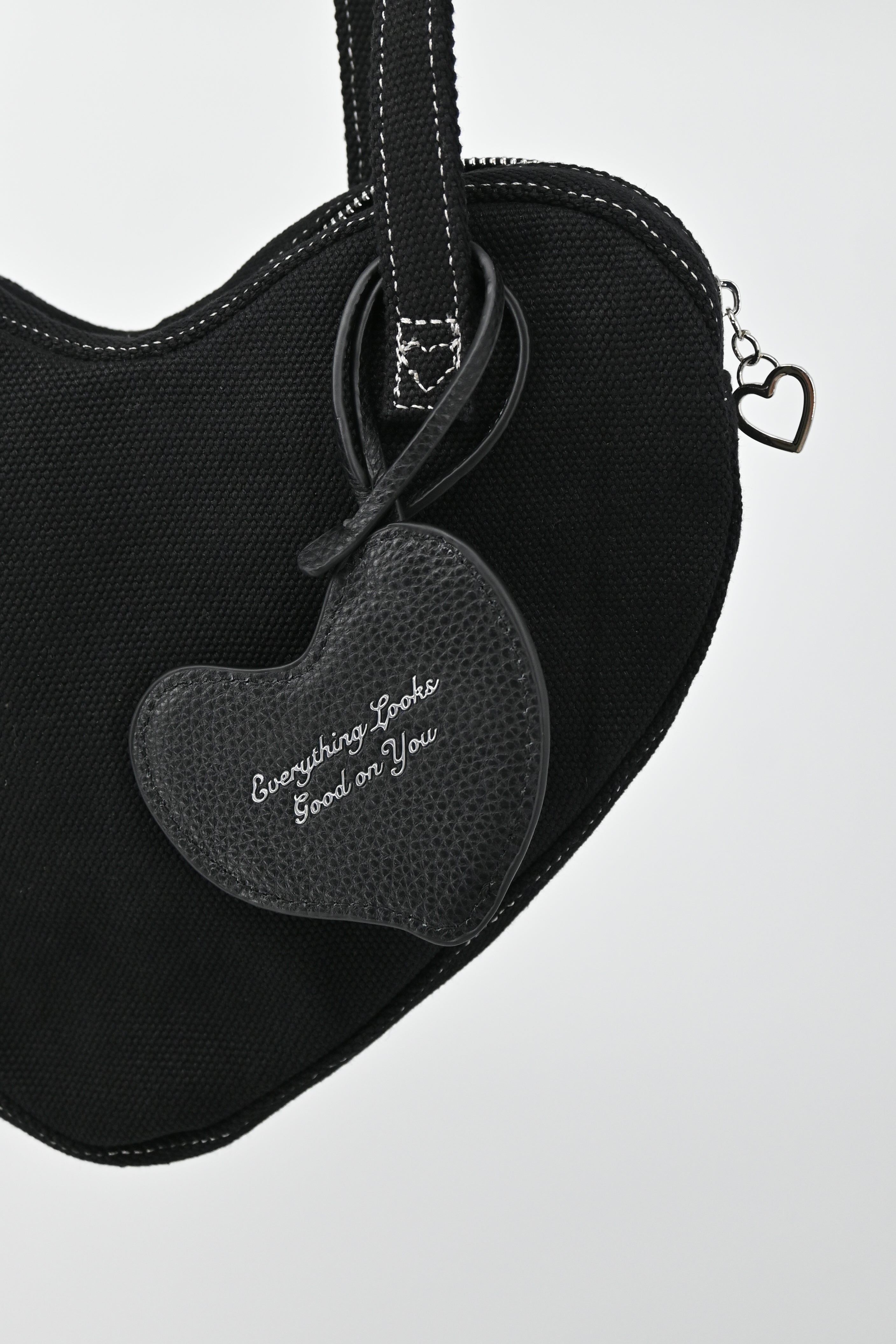 “Everything Looks Good on You” Leather Heart Mirror (BLACK)