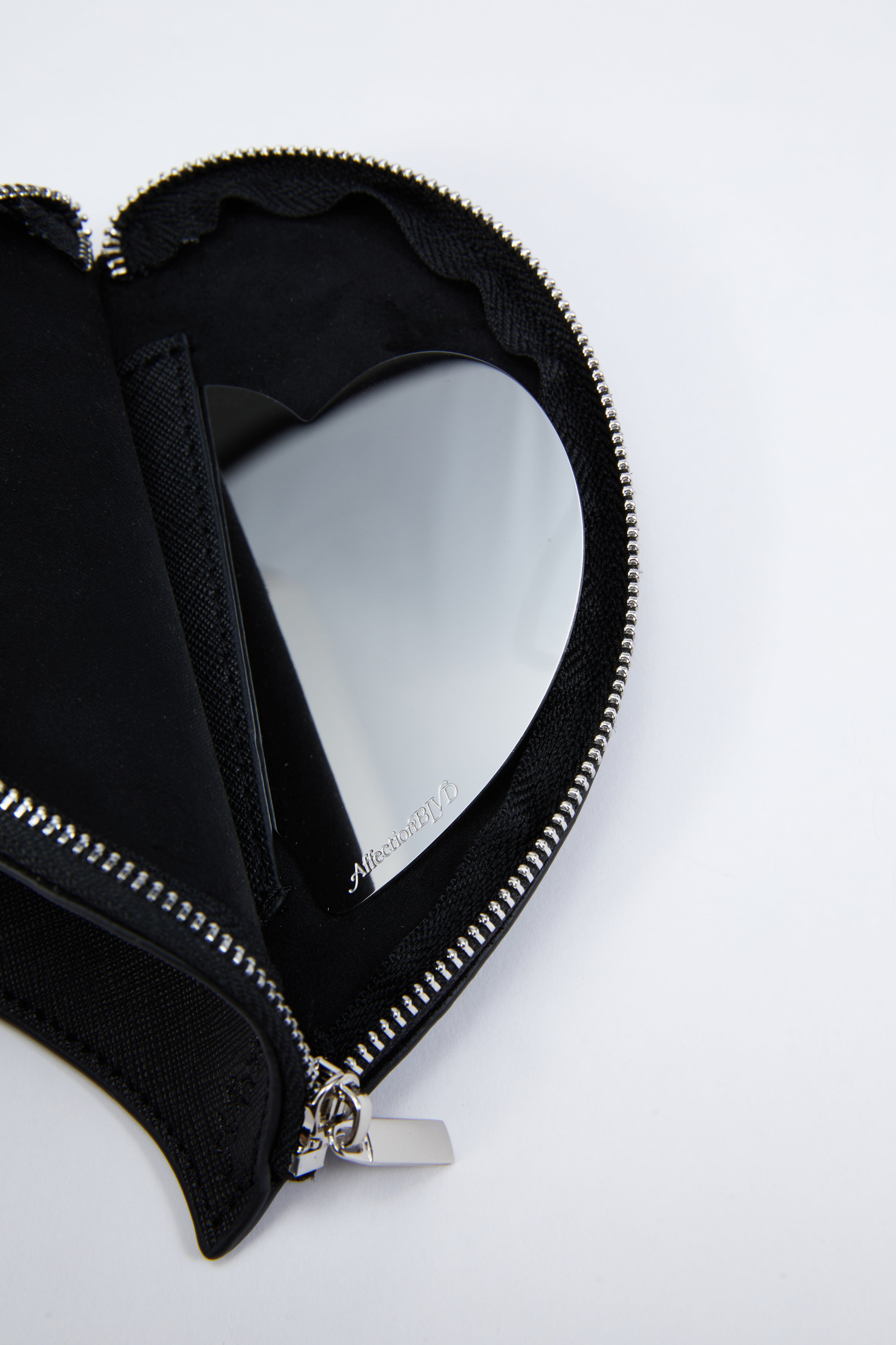 'Heart Mesh' Medium Shoulder Bag - Black